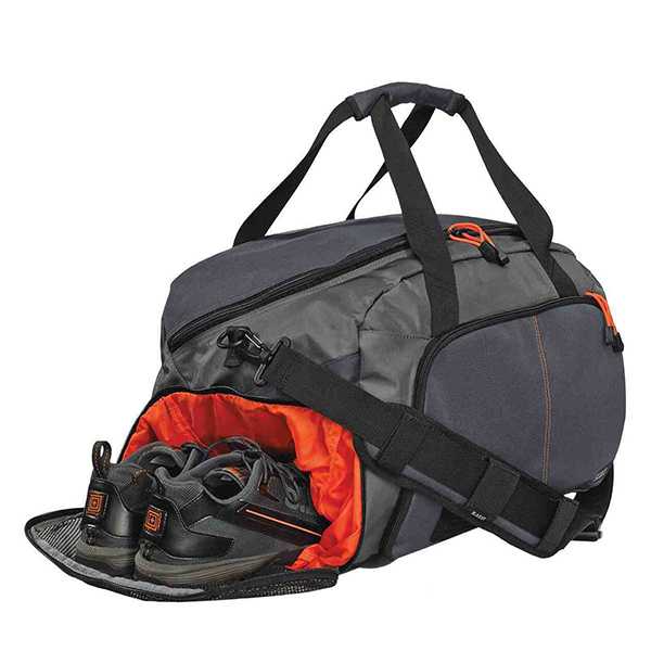 Gym bag with shoes compartments