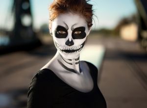female-halloween-skull-face-makeup
