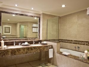 Miramar Al Aqah Hotel Bathroom
